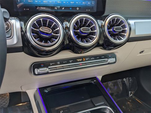 Used 2022 Mercedes-Benz GLB 250 image 28