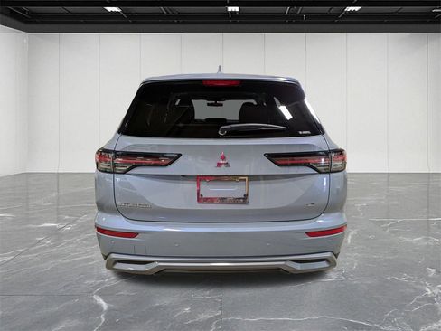 Used 2025 Mitsubishi Outlander SEL image 4