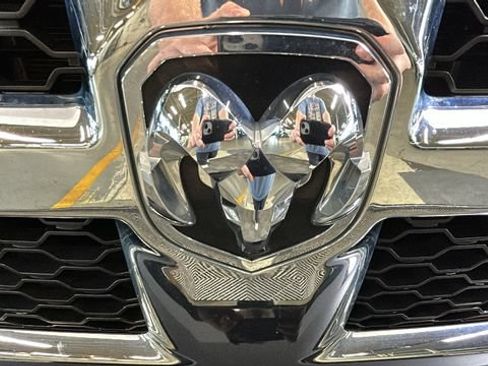 Used 2022 RAM 1500 Classic SLT AWD/4WD image 8