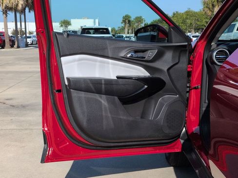 Used 2026 Chevrolet Trax LT w/ LT Convenience Package FWD image 8