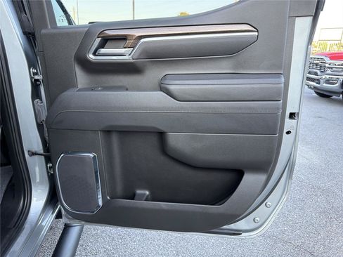 Used 2025 Chevrolet Silverado 1500 LT Trail Boss w/ Convenience Package II AWD/4WD image 15