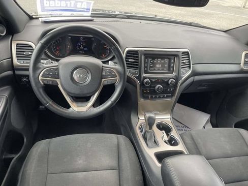 Used 2017 Jeep Grand Cherokee Laredo w/ Quick Order Package 2BE RWD image 9