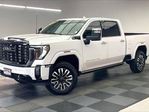 Used 2024 GMC Sierra 2500 Denali Ultimate AWD/4WD image 12
