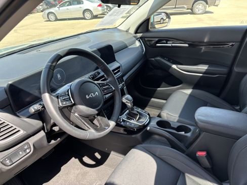 Used 2025 Kia Seltos EX w/ EX Sunroof Package AWD/4WD image 8