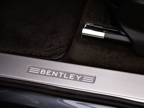 Used 2017 Bentley Bentayga AWD/4WD image 22