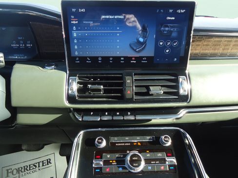 Used 2022 Lincoln Navigator L Black Label AWD/4WD image 32