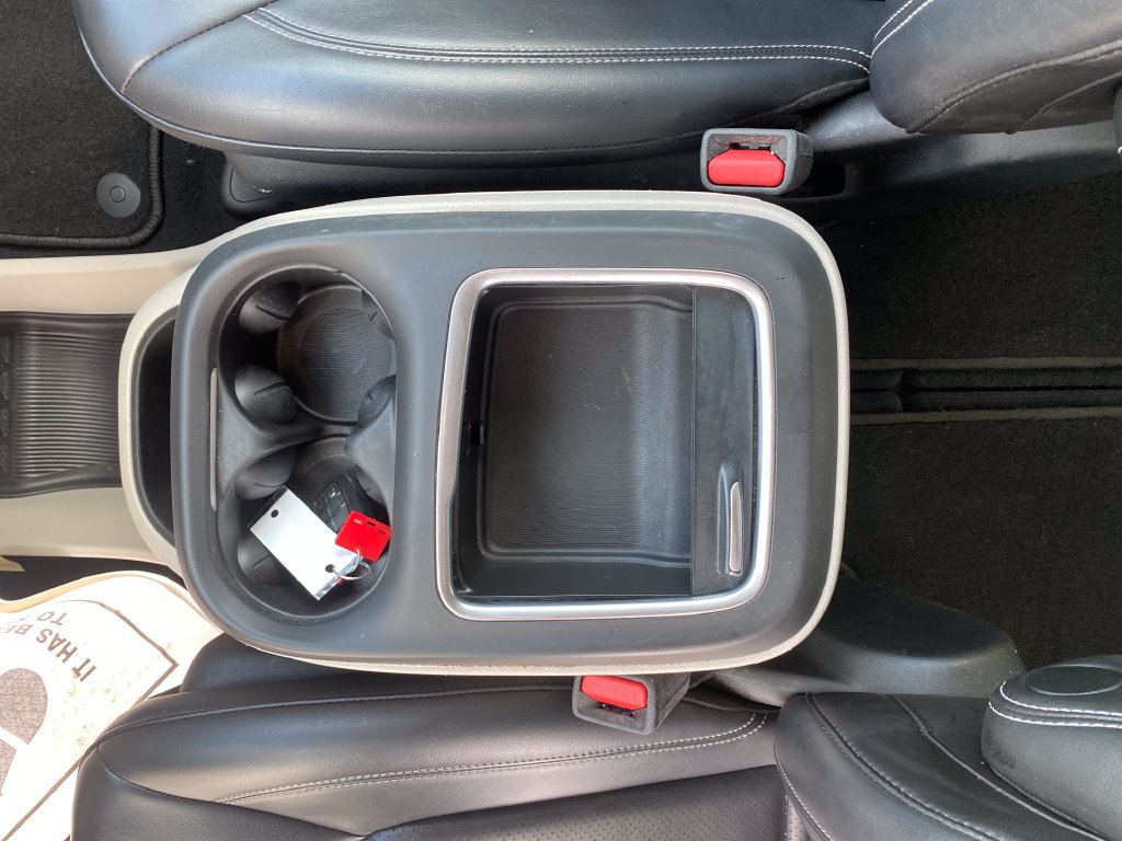 Used 2023 Chrysler Pacifica Touring-L FWD image 25
