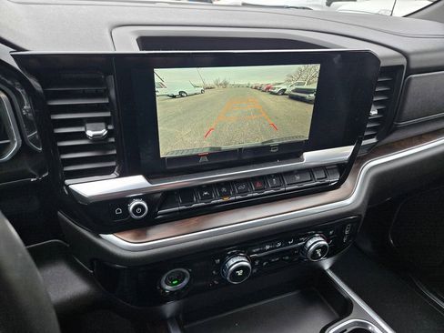 Used 2022 GMC Sierra 1500 SLT w/ SLT Convenience Package AWD/4WD image 9