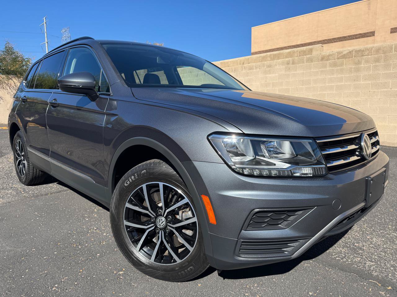 Used 2021 Volkswagen Tiguan SE FWD image 1