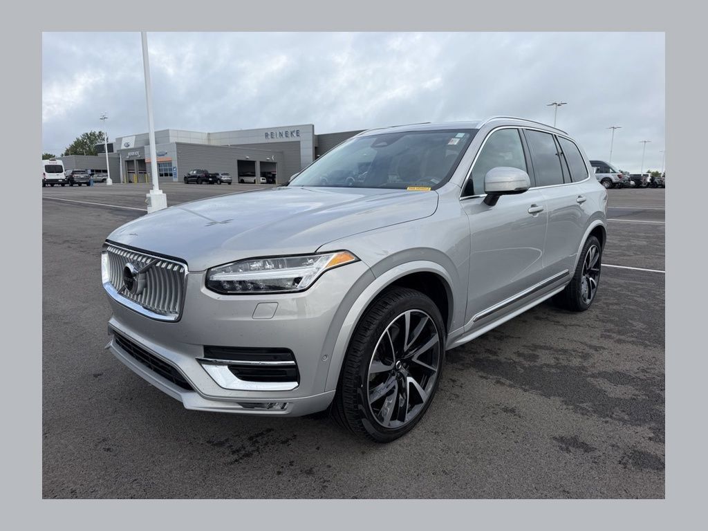 Used 2023 Volvo XC90 B5 Plus w/ Protection Package Premier AWD/4WD image 1