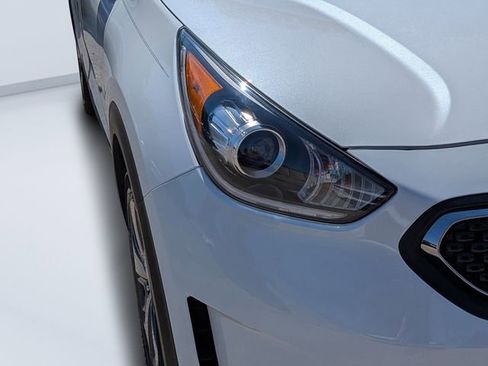 Used 2019 Kia Niro EX FWD image 9