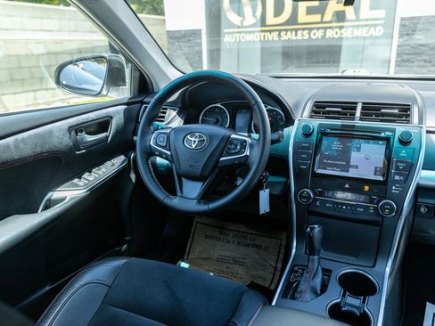 Used 2015 Toyota Camry XSE FWD image 32