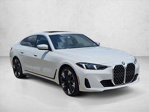 Used 2025 BMW 430i w/ Premium Package RWD image 3