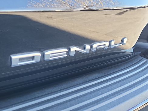 Used 2024 GMC Yukon Denali w/ Advanced Technology Package image 18