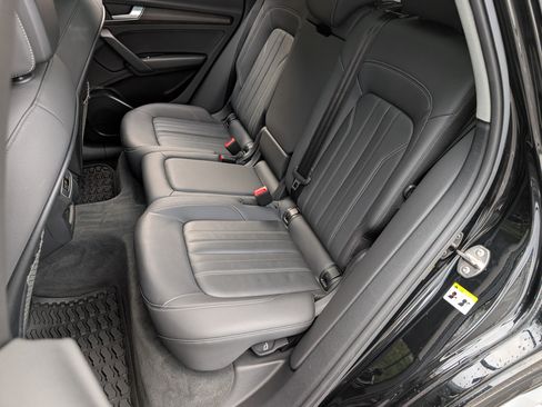 Used 2021 Audi Q5 Premium w/ Convenience Package image 18