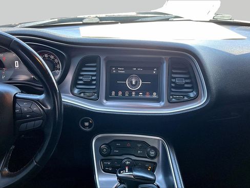 Used 2019 Dodge Challenger SXT RWD image 6