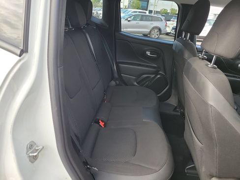 Certified 2020 Jeep Renegade Altitude FWD image 19