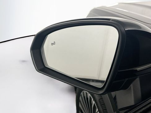 Used 2025 Volkswagen Taos SE FWD image 16