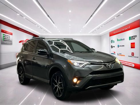 Used 2017 Toyota RAV4 SE image 2