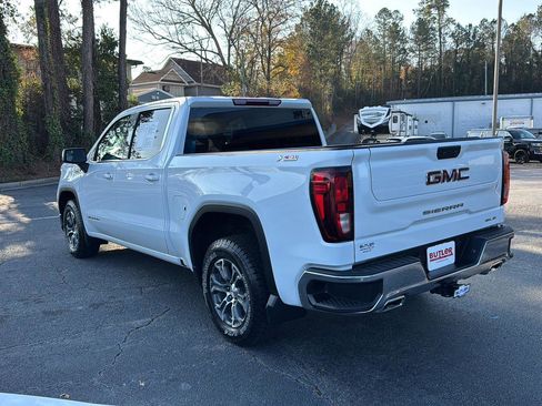 Used 2023 GMC Sierra 1500 SLE image 3