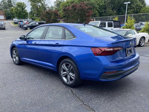 Used 2024 Volkswagen Jetta SE FWD image 5