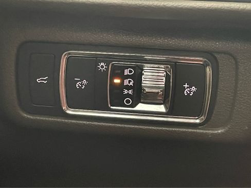 Used 2021 Lincoln Corsair AWD w/ Premium Package image 24