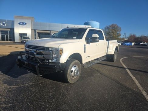 Used 2019 Ford F350 Lariat w/ Lariat Ultimate Package image 4
