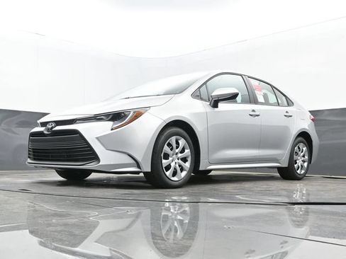 Used 2026 Toyota Corolla LE FWD image 25