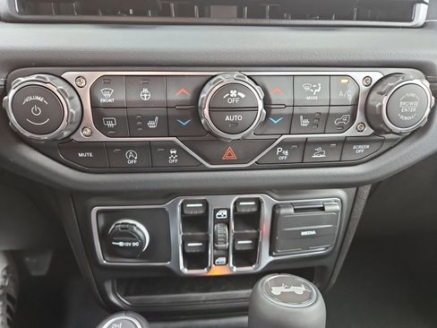 New 2025 Jeep Wrangler Sahara image 28