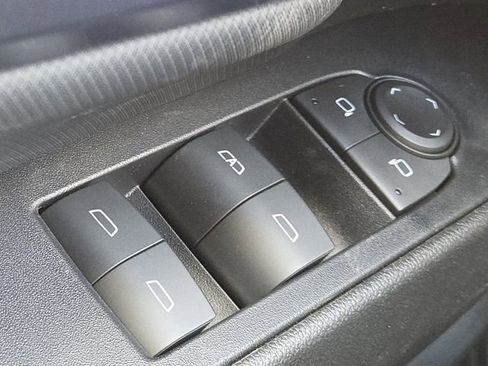 New 2026 Chevrolet Equinox EV LT image 17