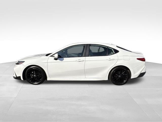 Used 2025 Toyota Camry SE w/ Convenience Package FWD image 3