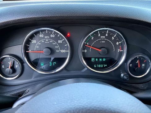 Used 2015 Jeep Wrangler Unlimited Sahara AWD/4WD image 21