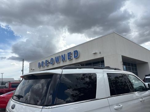 Used 2020 Ford Expedition XLT w/ Equipment Group 202A RWD image 12