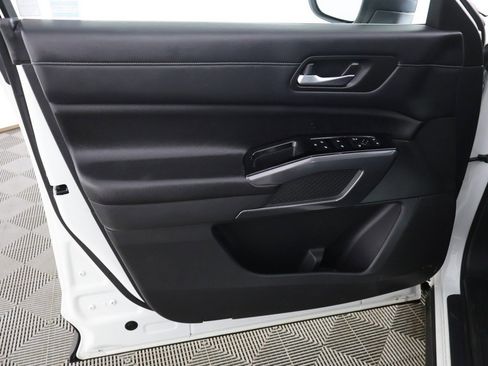 Used 2023 Nissan Pathfinder SL image 24