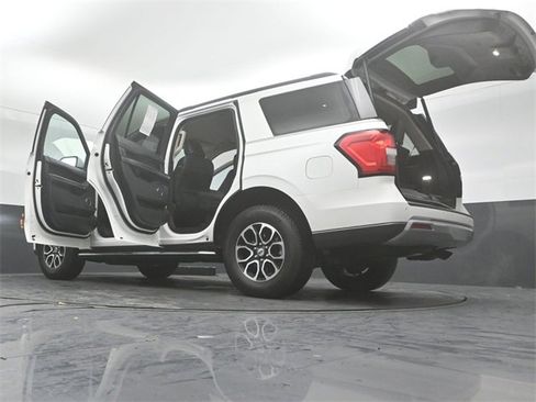 Certified 2023 Ford Expedition XLT image 46