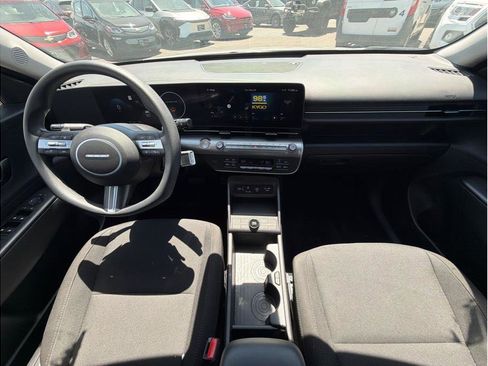 Used 2025 Hyundai Kona SE FWD image 4