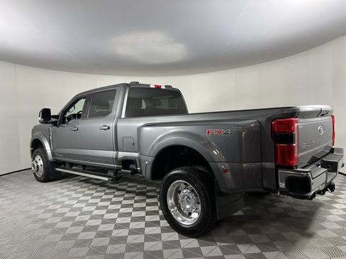 Used 2025 Ford F450 Lariat w/ FX4 Off-Road Package image 9