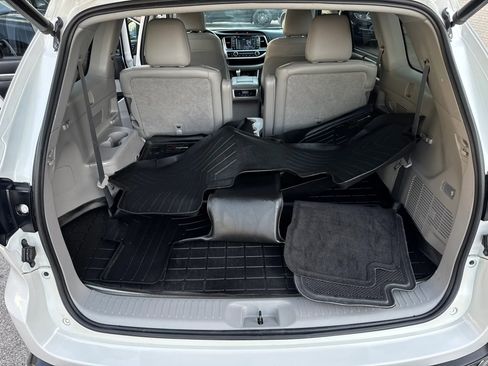 Used 2019 Toyota Highlander Limited FWD image 32