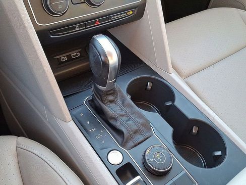 Used 2019 Volkswagen Atlas SE image 16