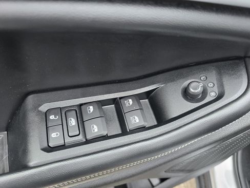 Used 2023 Jeep Grand Cherokee Limited image 17