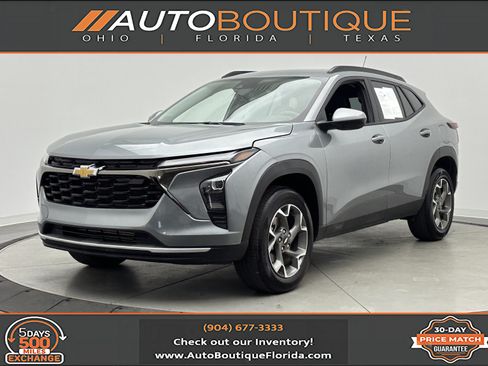 Used 2026 Chevrolet Trax LT FWD image 1