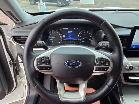 Used 2022 Ford Explorer XLT w/ Equipment Group 202A AWD/4WD image 28