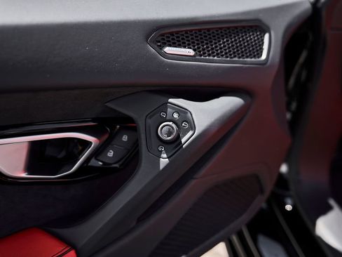 Used 2024 Lamborghini Huracan EVO AWD/4WD image 32