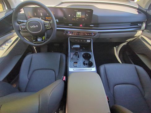 New 2026 Kia Carnival FWD image 14