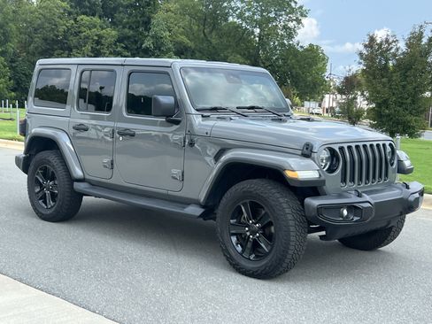 Used 2019 Jeep Wrangler Unlimited Sahara AWD/4WD image 1
