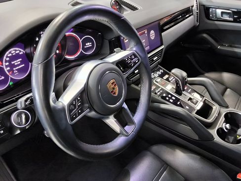 Used 2023 Porsche Cayenne w/ Premium Package AWD/4WD image 13