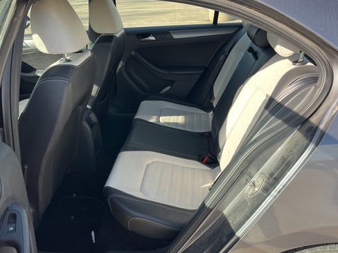 Used 2016 Volkswagen Jetta Sport image 5