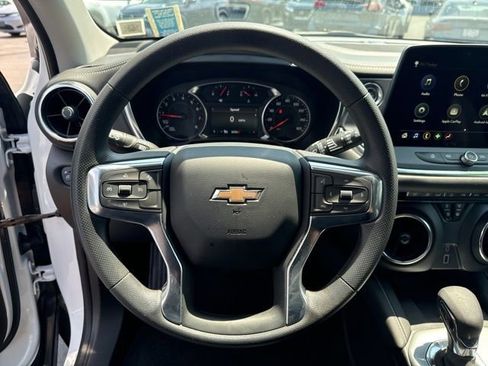 Used 2025 Chevrolet Blazer LT w/ Convenience Package image 12