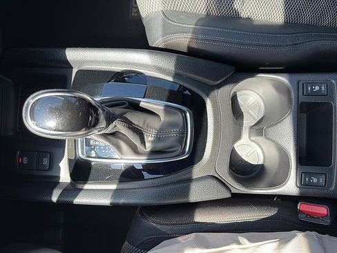 Used 2022 Nissan Rogue Sport SV w/ Technology Package FWD image 30
