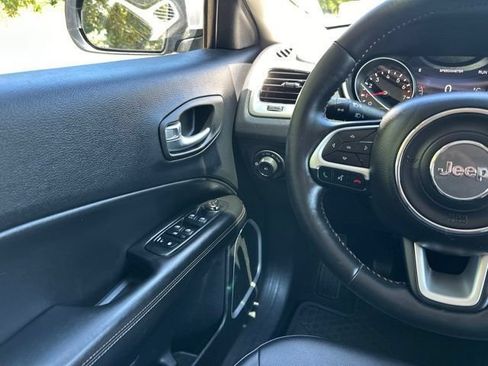 Used 2018 Jeep Compass Latitude w/ Popular Equipment Group AWD/4WD image 28